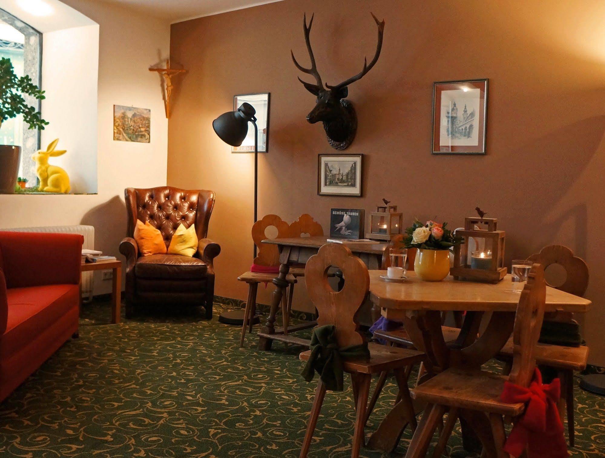 Altstadthotel Weisse Taube ซาลซ์บูร์ก ภายนอก รูปภาพ