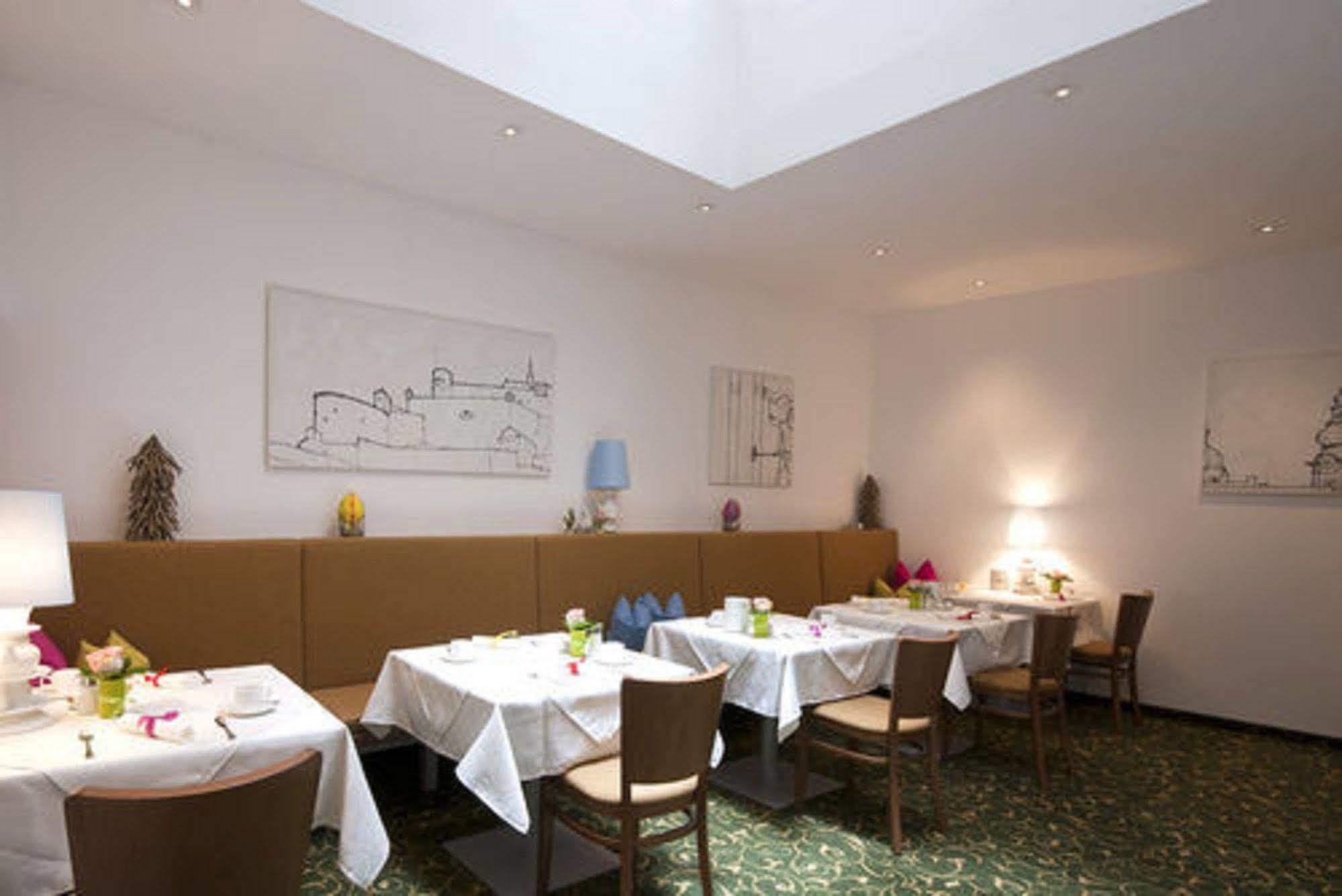 Altstadthotel Weisse Taube ซาลซ์บูร์ก ภายนอก รูปภาพ
