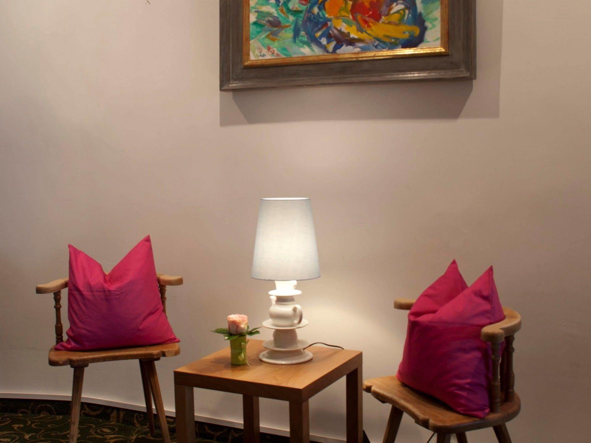 Altstadthotel Weisse Taube ซาลซ์บูร์ก ภายนอก รูปภาพ